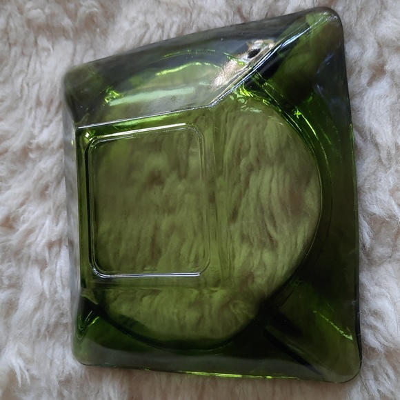 Mid century 6 inch green glass ashtray - Picture 3 of 4